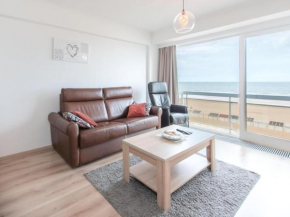Apartment with frontal sea view in Mariakerke